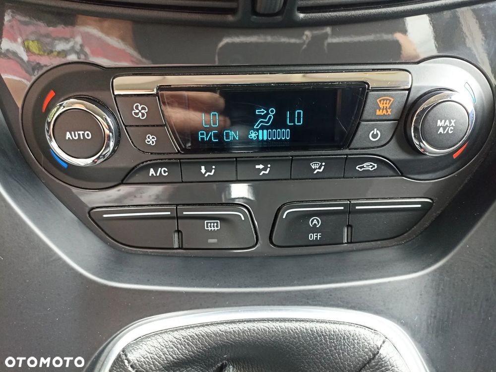 Ford Kuga 2.0 TDCi 2x4 Titanium - 28