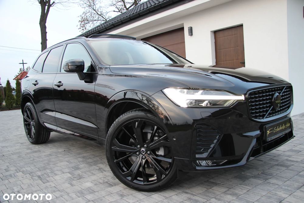 Volvo XC 60 B5 B AWD Plus Black Edition - 4