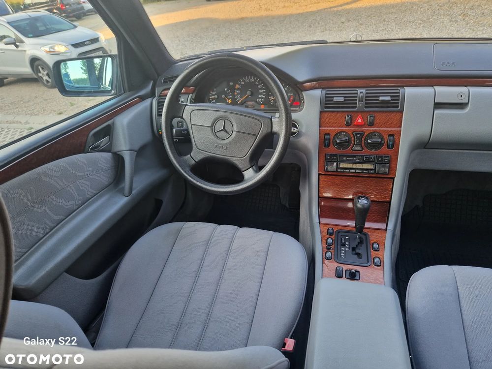 Mercedes-Benz Klasa E - 17