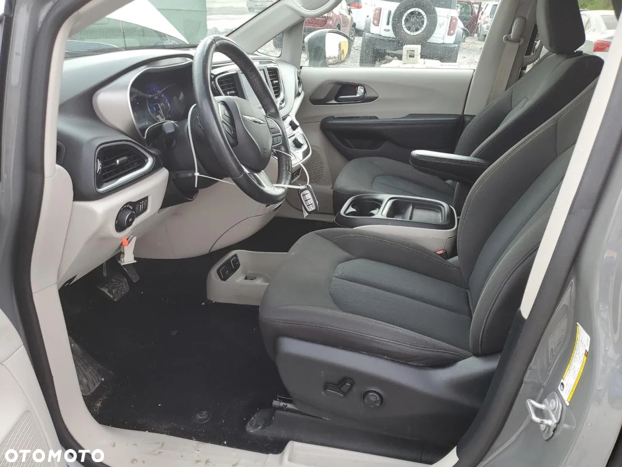 Chrysler Pacifica - 7