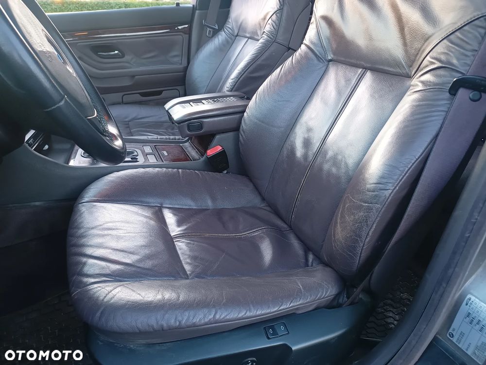 BMW Seria 7 740i V8 - 3