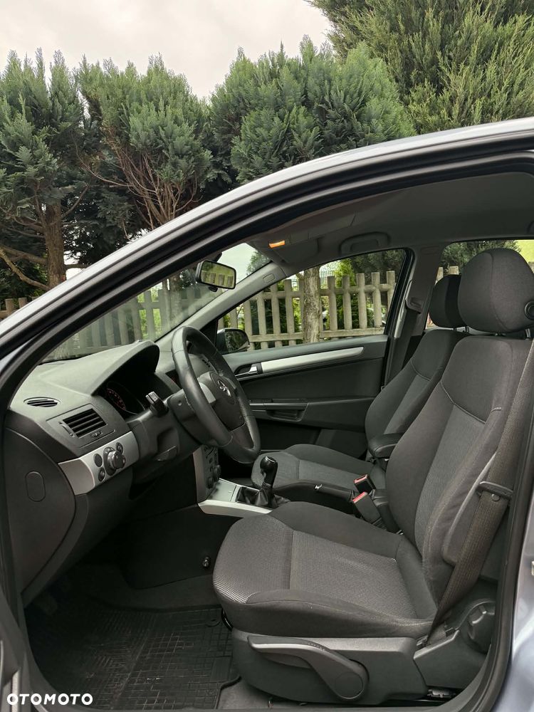 Opel Astra 1.6 Enjoy - 12