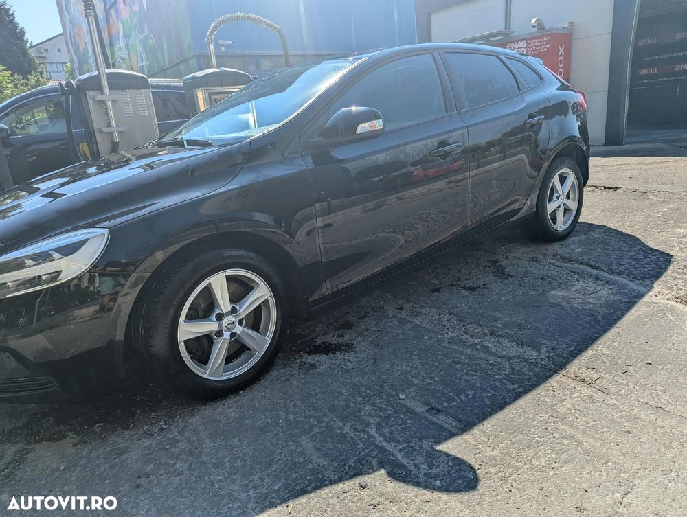 Volvo V40 D2 DRIVe Aut. Momentum - 2