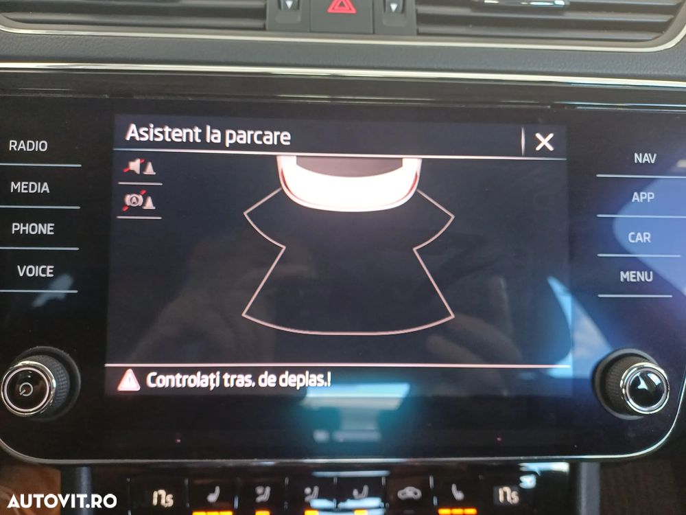 Skoda Superb 2.0 TDI DSG Ambition - 29