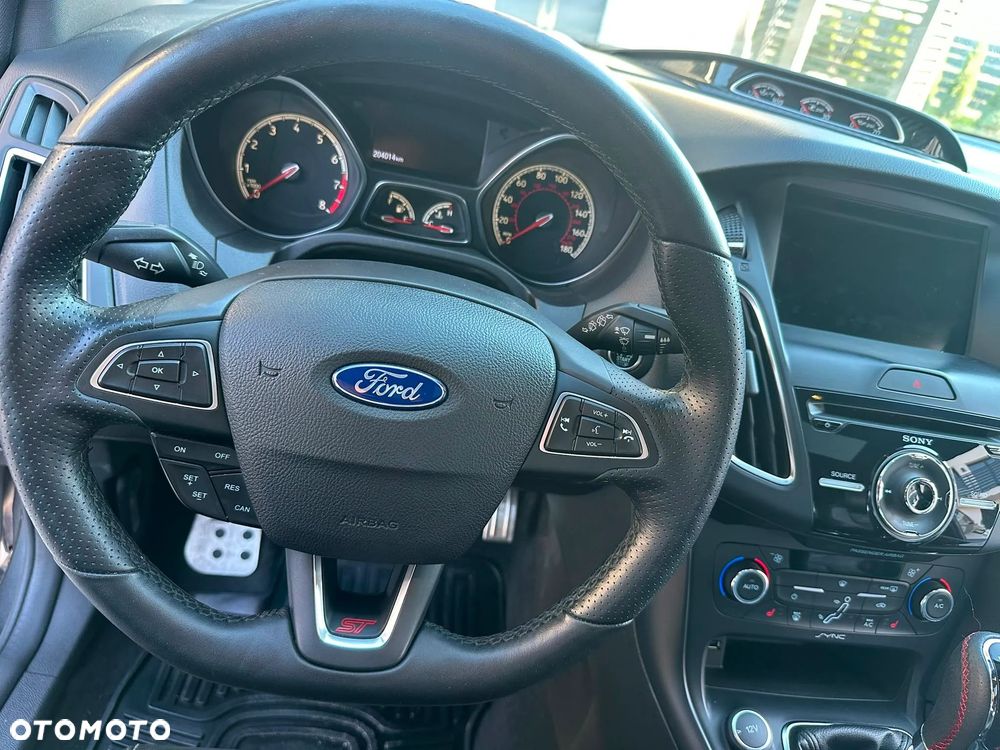 Ford Focus 2.0 EcoBoost ST mit Leder-Sport-Paket - 18