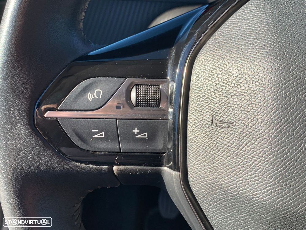 Peugeot 2008 1.2 PureTech Allure - 43