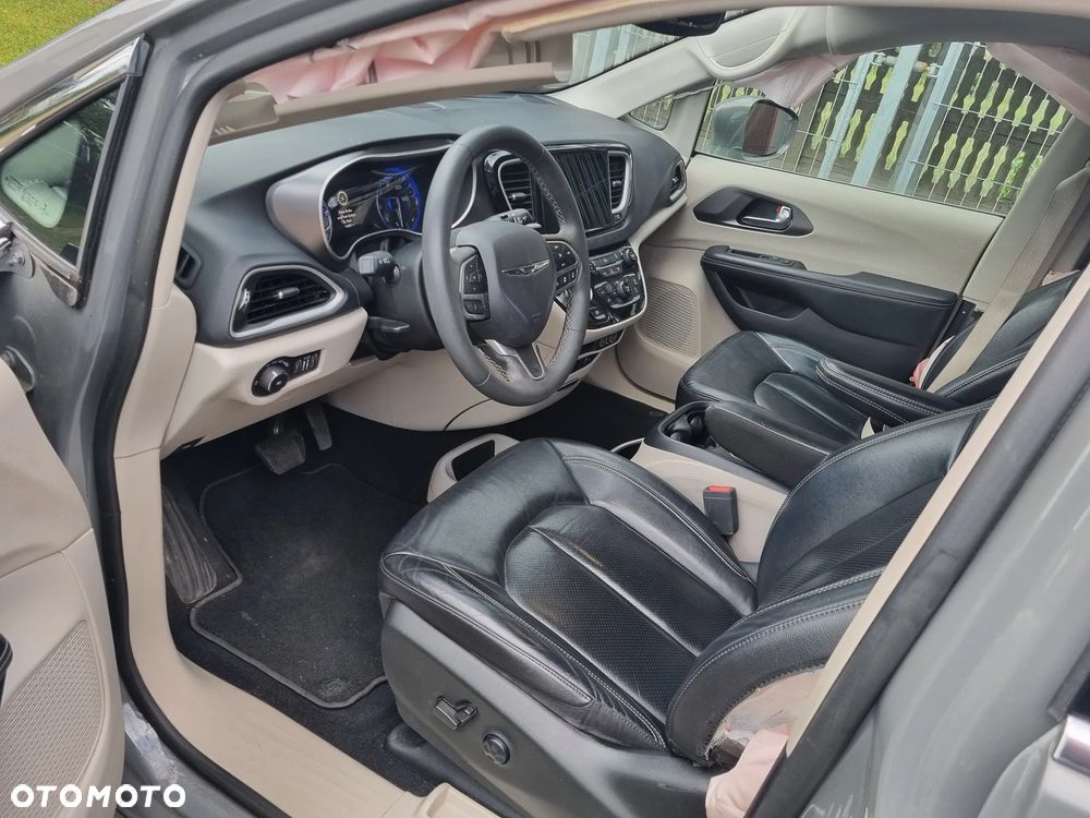 Chrysler Pacifica - 24