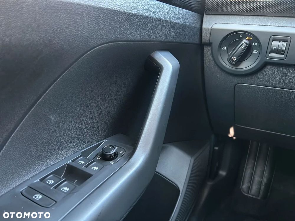 Volkswagen T-Cross - 12