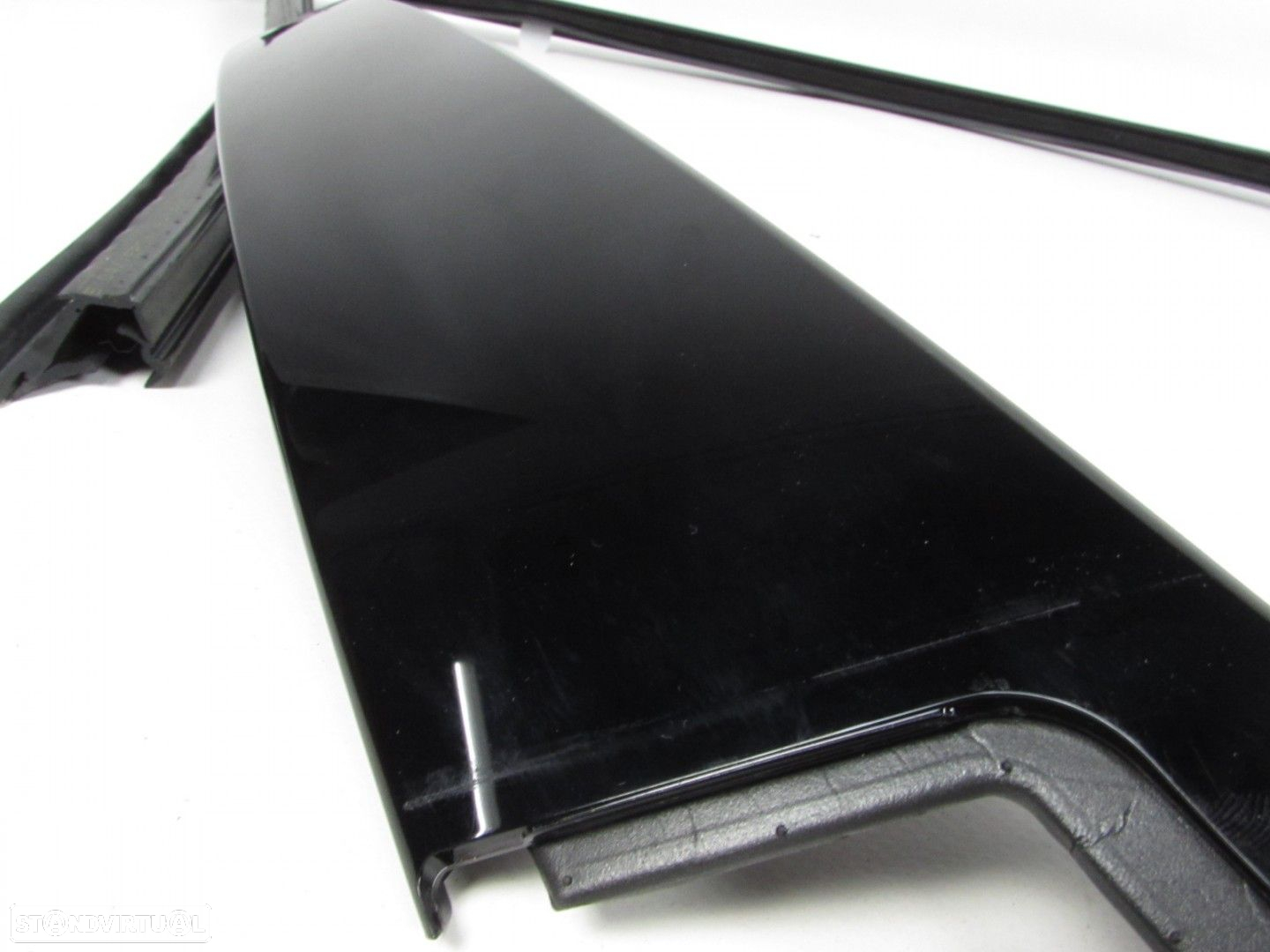 Conjunto de frisos PORTA Direito/Frente/Exterior SEMI-NOVO/ ORIGINAL BMW 1 (F40) - 2