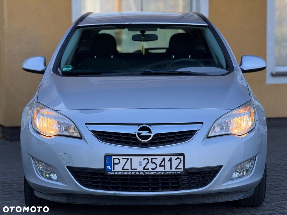 Opel Astra 2012 photo 3