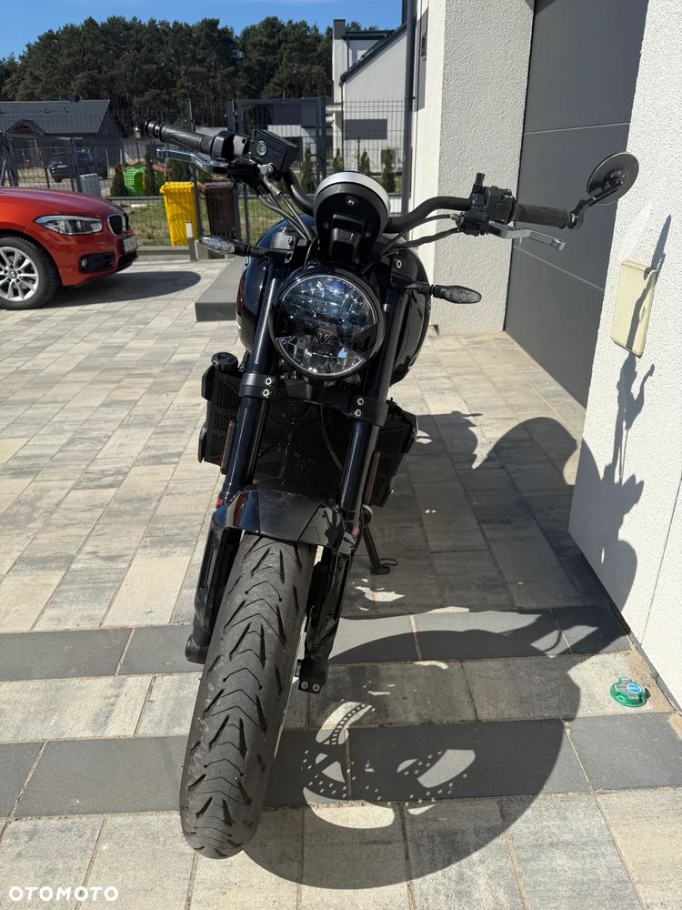 Triumph Trident - 4