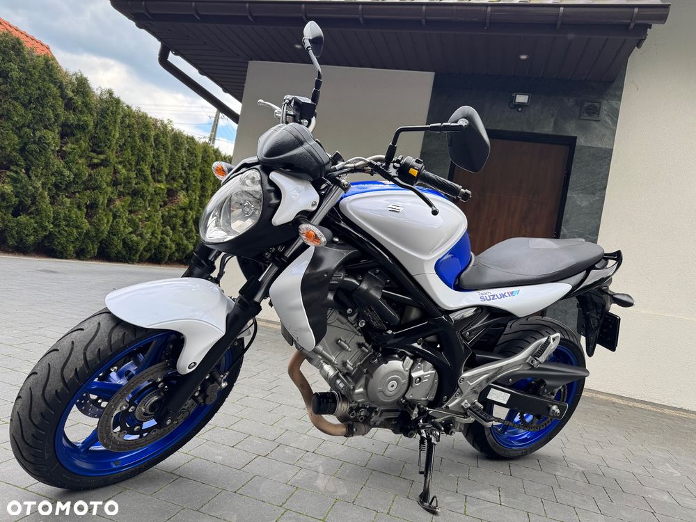 Suzuki Gladius - 4