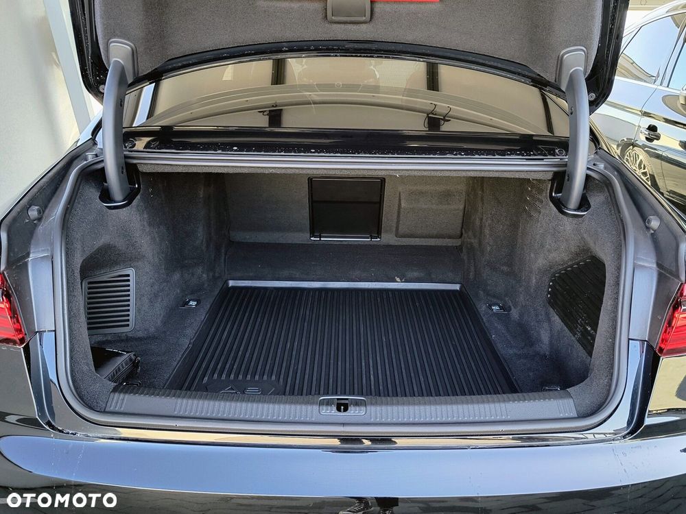 Audi S8 - 40