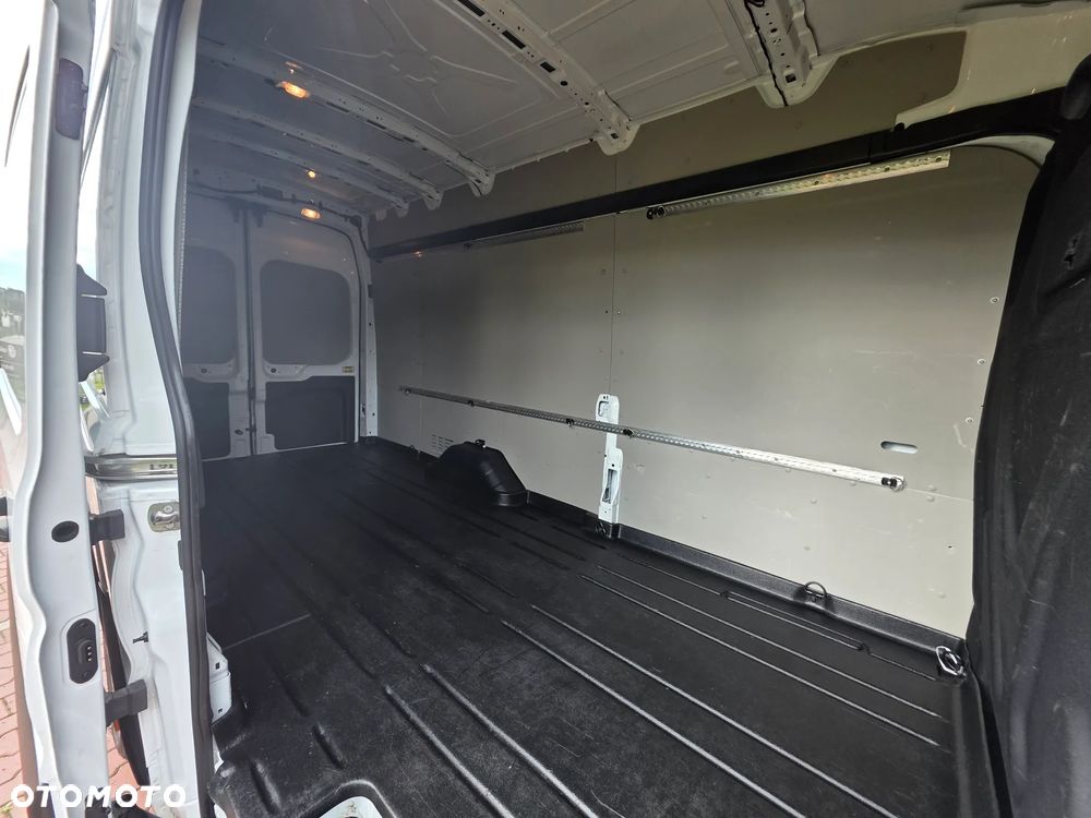 Ford Transit L4 RWD Trend - 19
