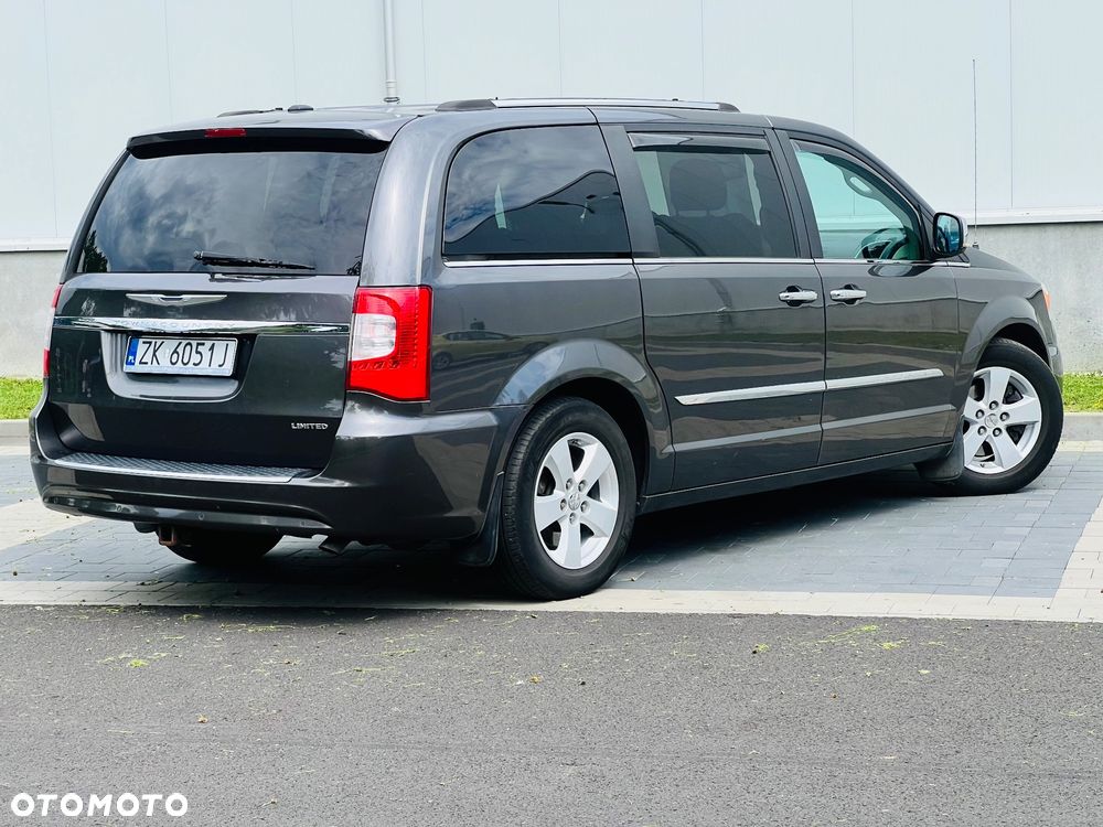Chrysler Town & Country 3.6 Limited - 17