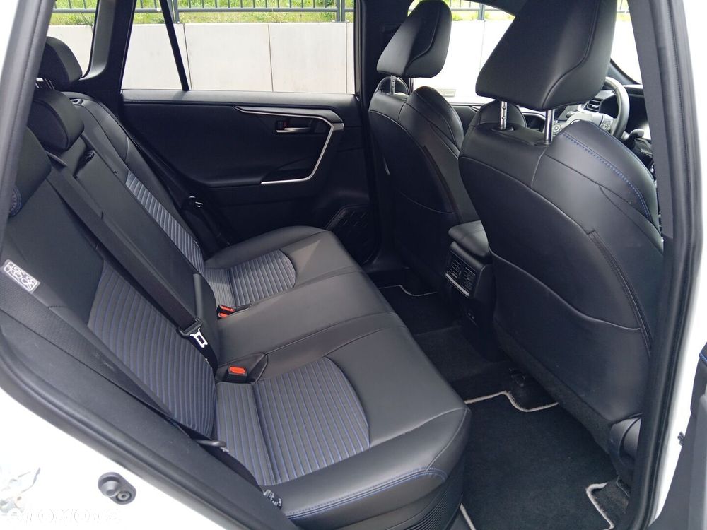 Toyota RAV4 - 10