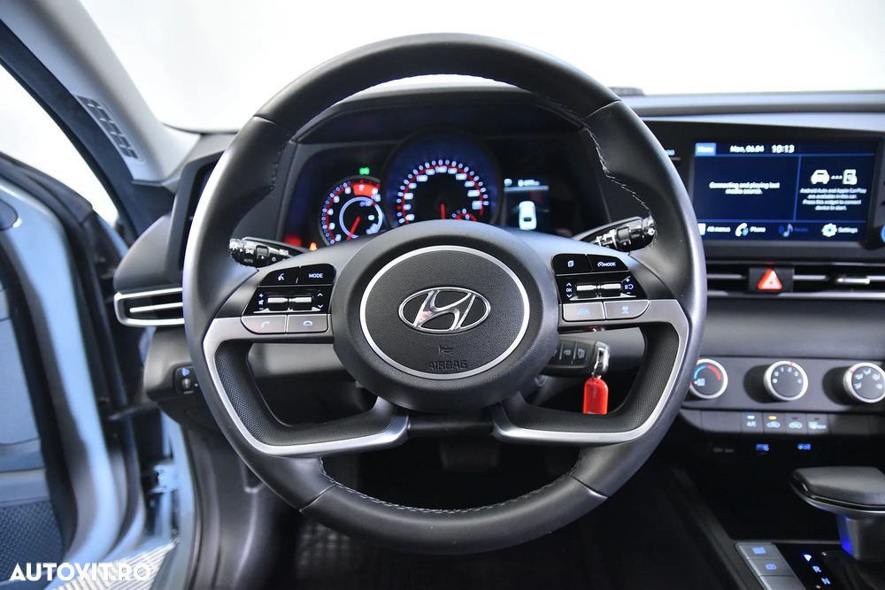 Hyundai Elantra - 17