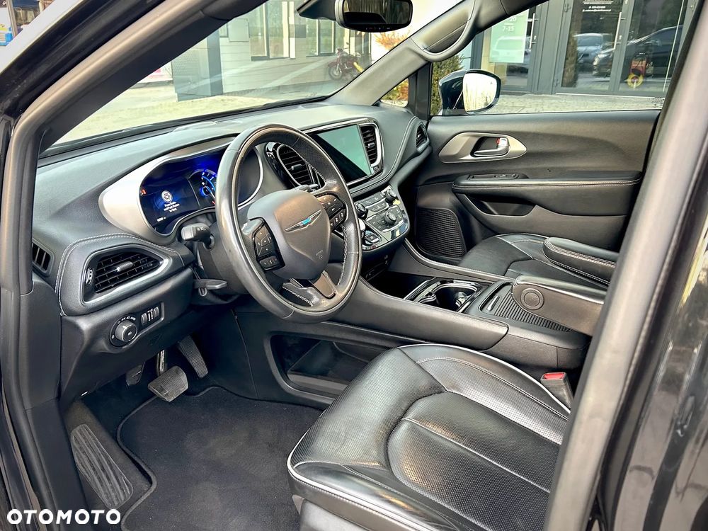 Chrysler Pacifica - 11