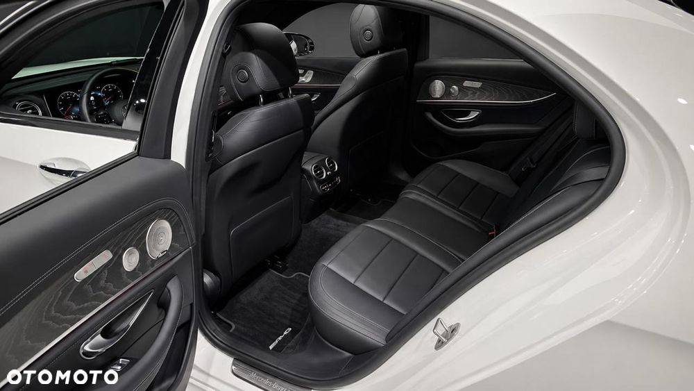 Mercedes-Benz Klasa E 300 9G-TRONIC AMG Line - 26