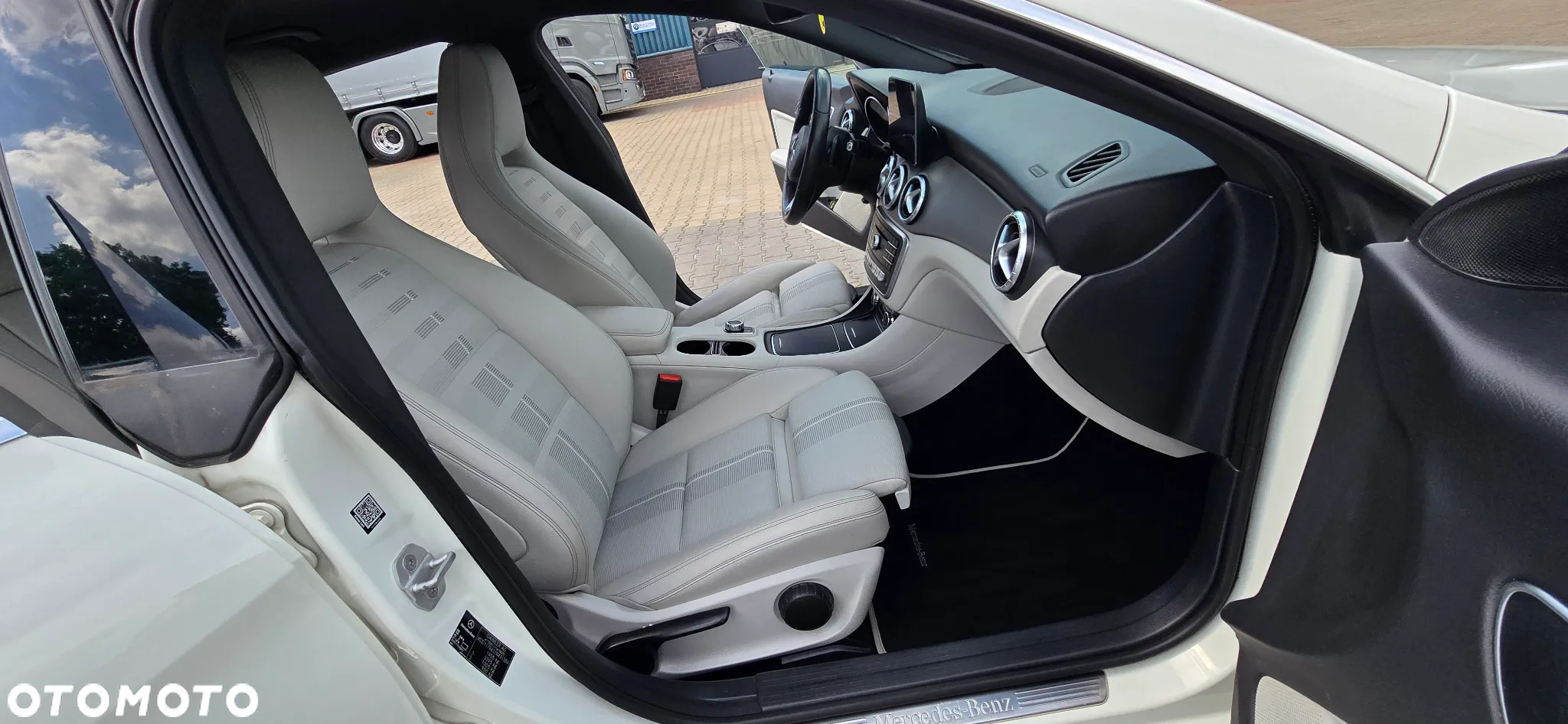Mercedes-Benz CLA 200 7G-DCT Urban - 6