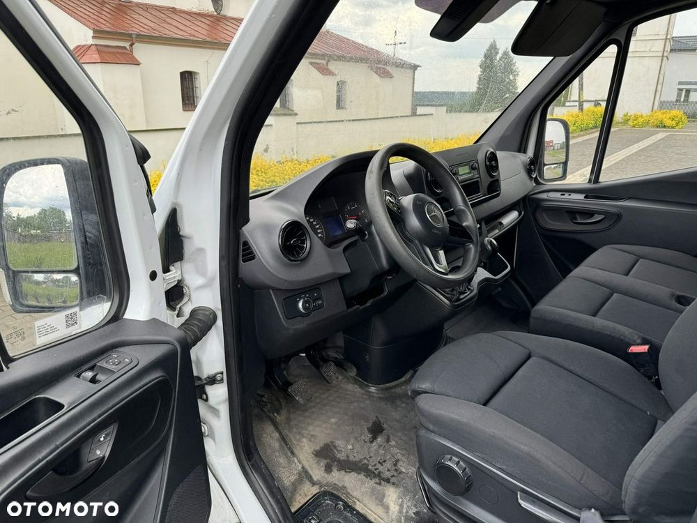 Mercedes-Benz Sprinter - 12