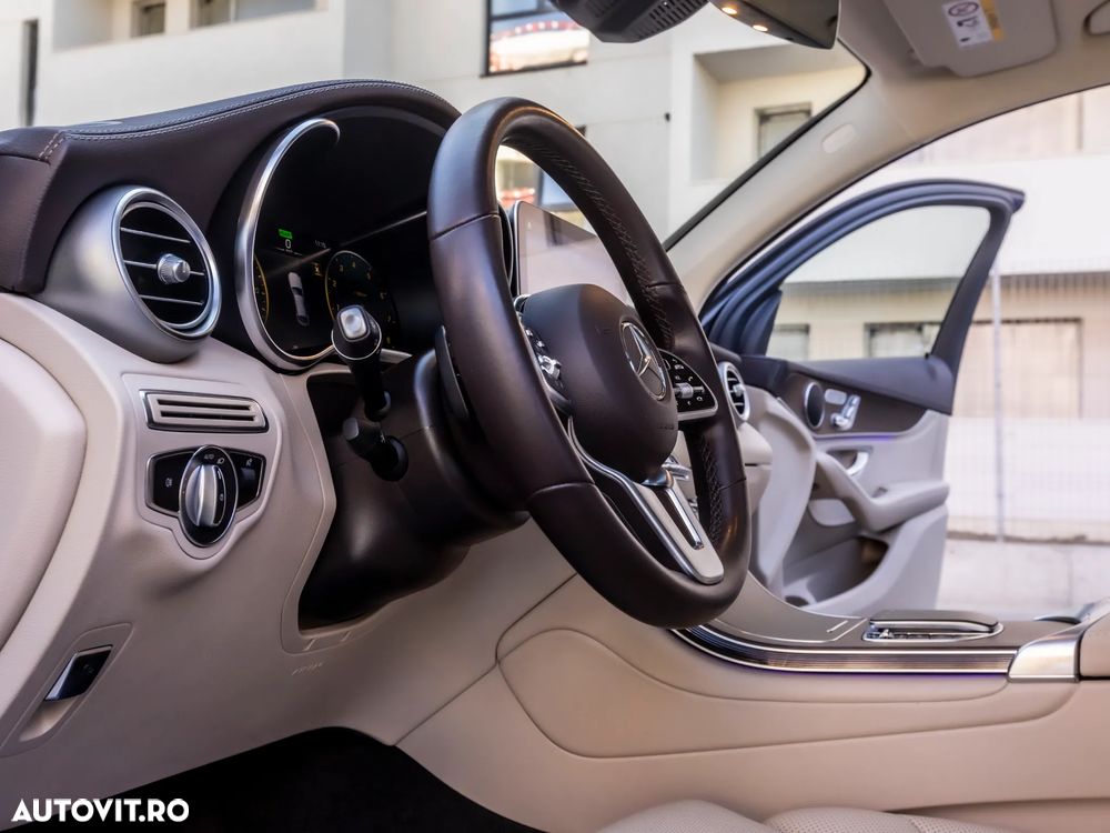 Mercedes-Benz GLC 300 4MATIC MHEV - 25