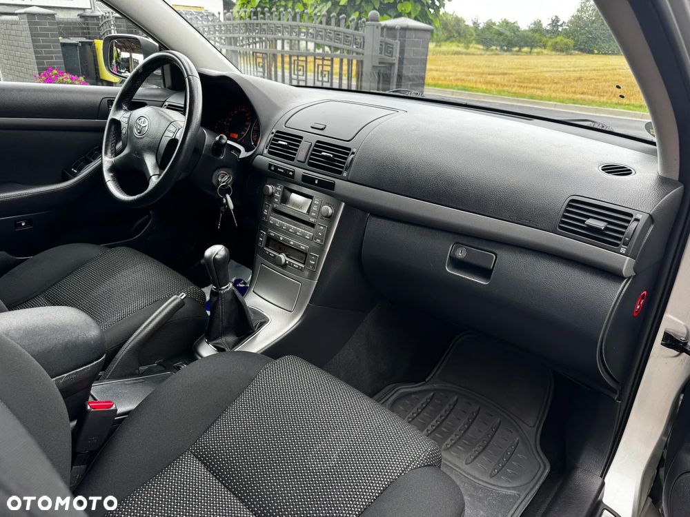 Toyota Avensis 1.8 VVT-i Executive - 16