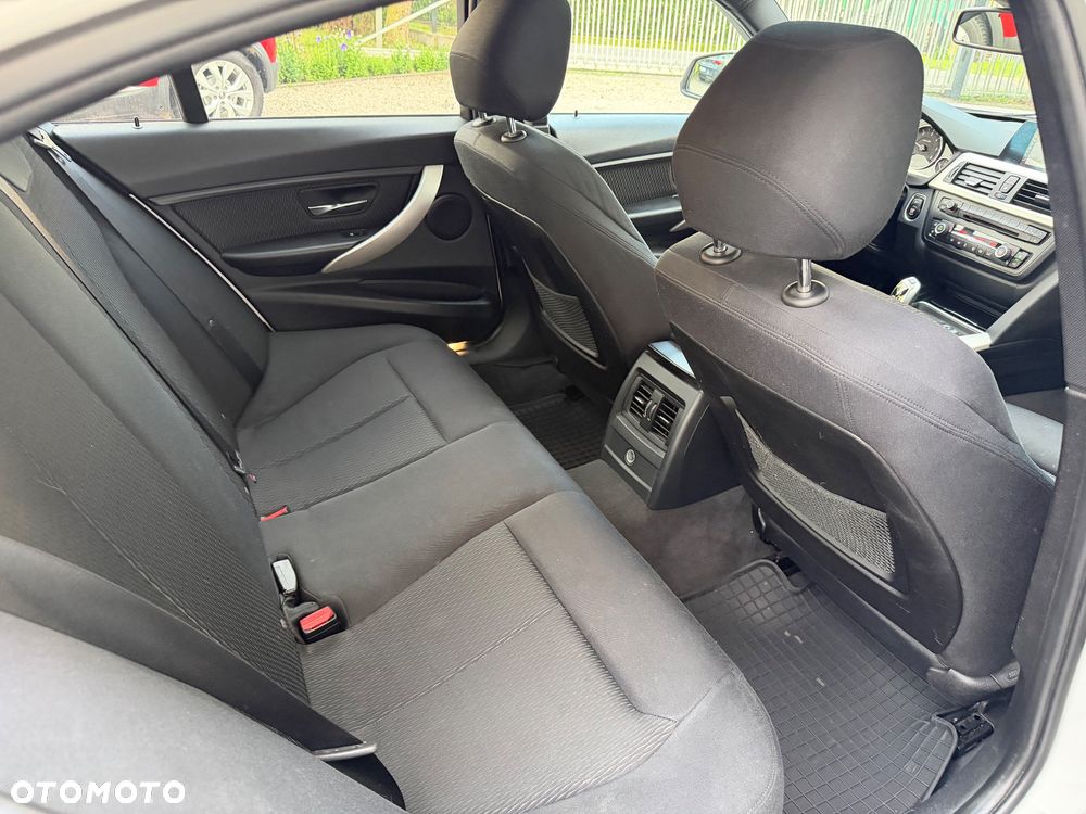 BMW Seria 3 318d Luxury Line - 17