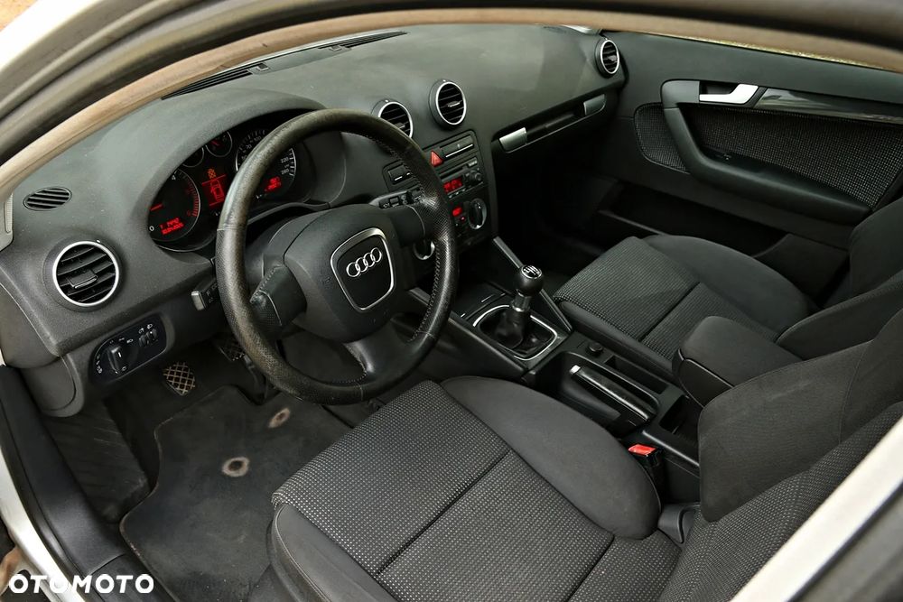 Audi A3 Sportback 2.0 TDI Ambiente - 6
