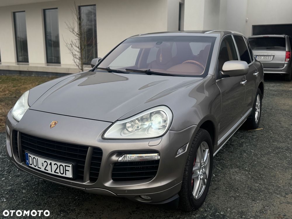 Porsche Cayenne - 1