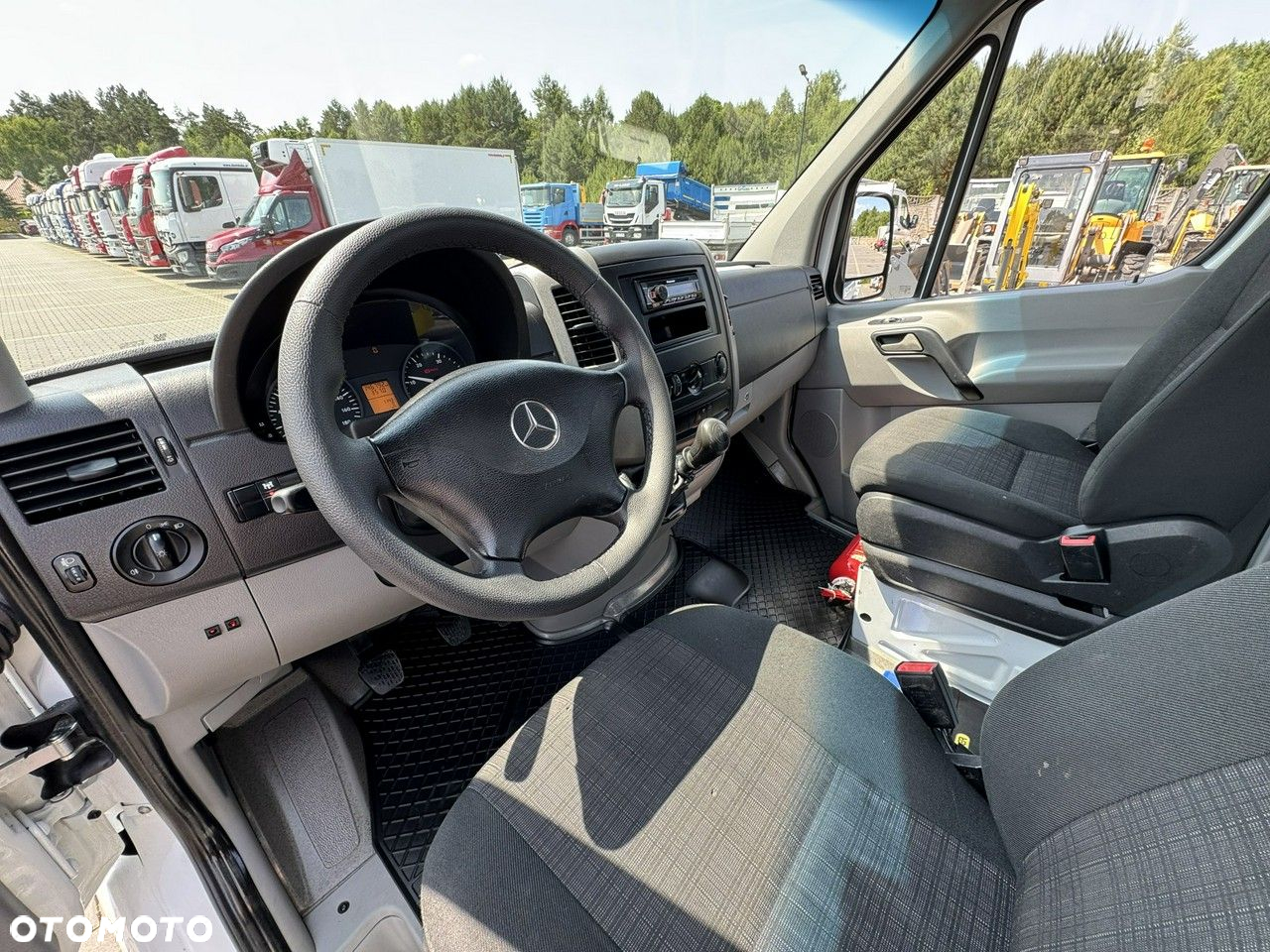 Mercedes-Benz Sprinter - 24