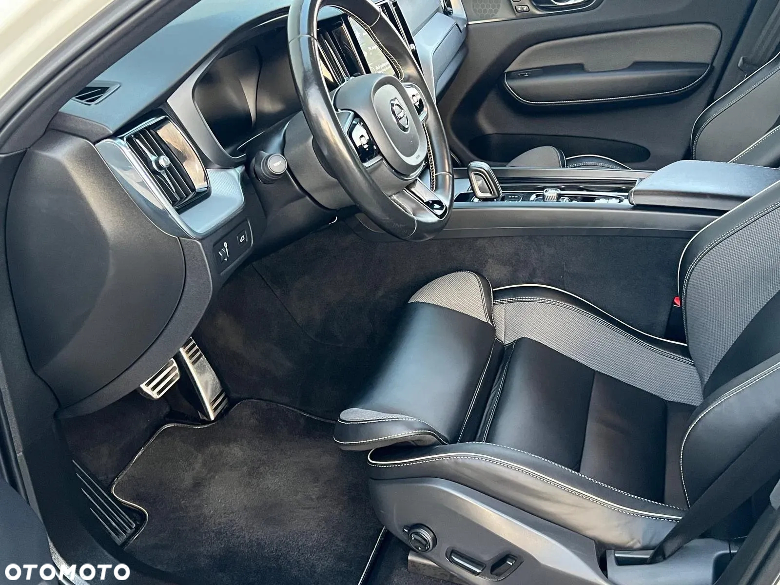 Volvo XC 60 T5 AWD R-Design - 23