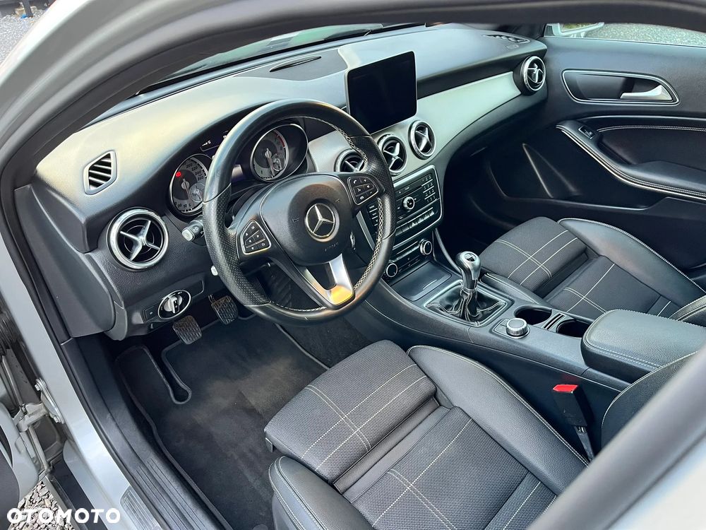 Mercedes-Benz GLA 180 - 19