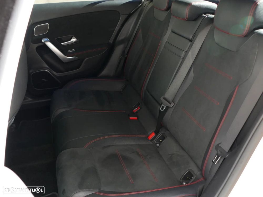 Mercedes-Benz A 200 Limousine AMG Line Aut. - 33