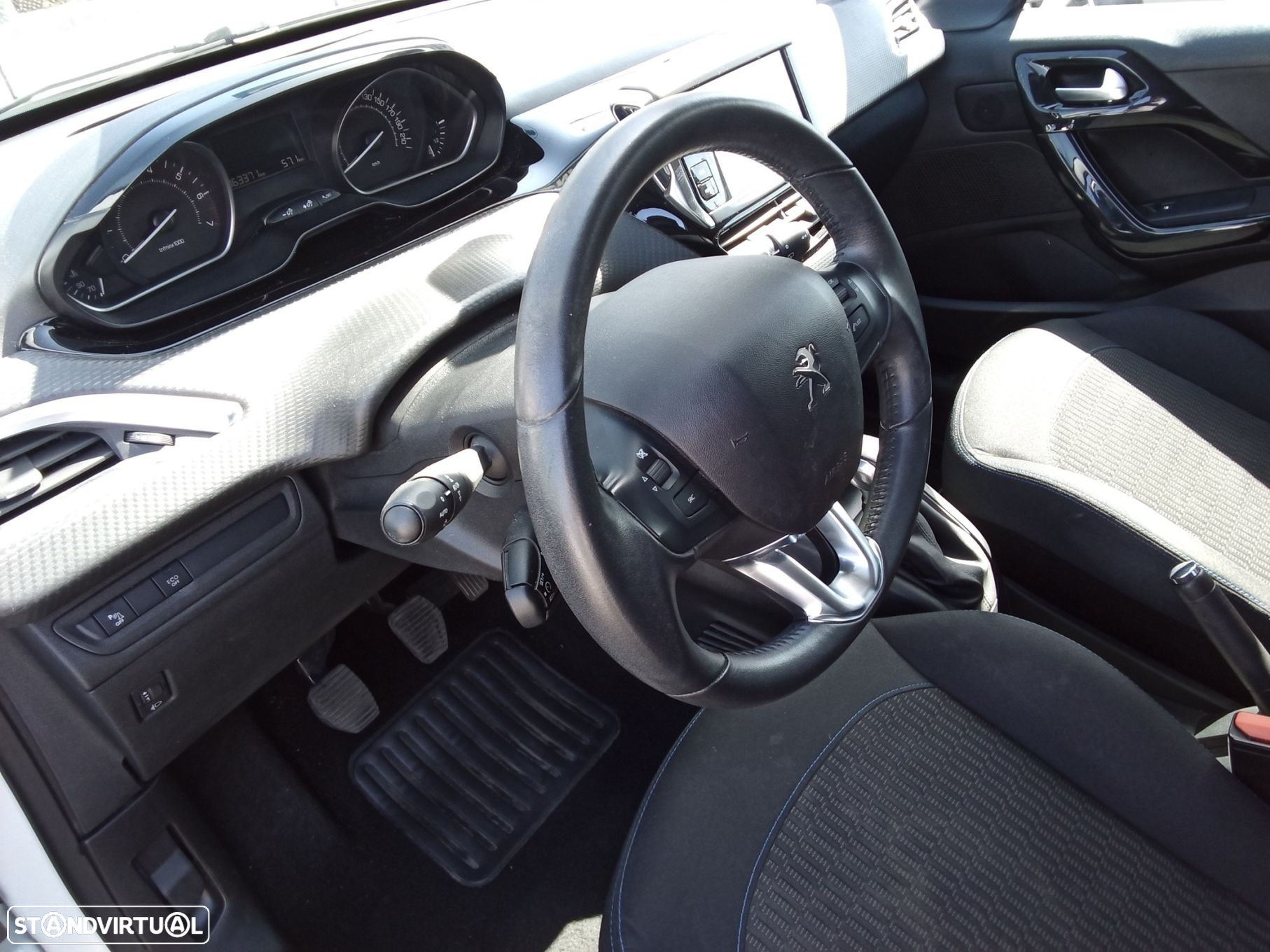 Peugeot 208 1.2 PureTech Signature - 12