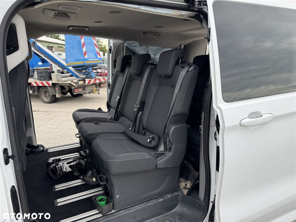 Ford Tourneo Custom - 31