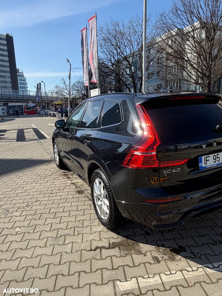 Volvo XC 60 B4 MHEV AT AWD Ultimate Dark - 13