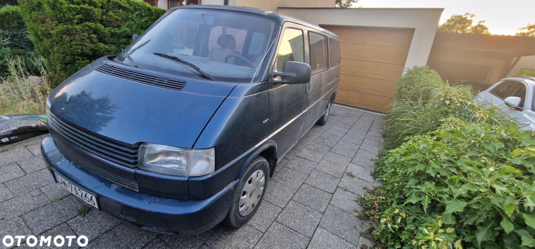 Volkswagen Caravelle - 1