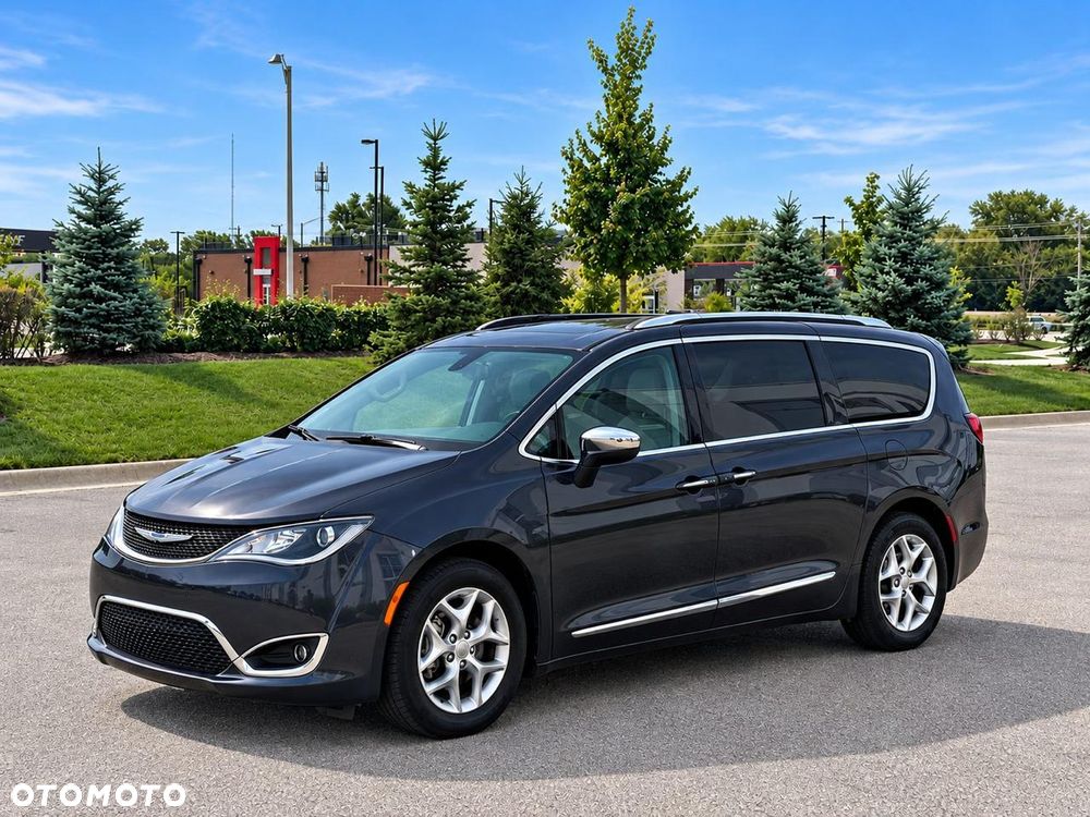 Chrysler Pacifica - 1