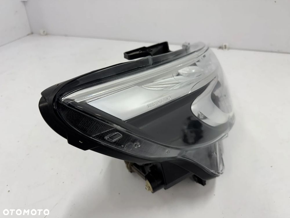 LAMPA PRAWA MERCEDES V KLASA W447 ILS 2019- - 7