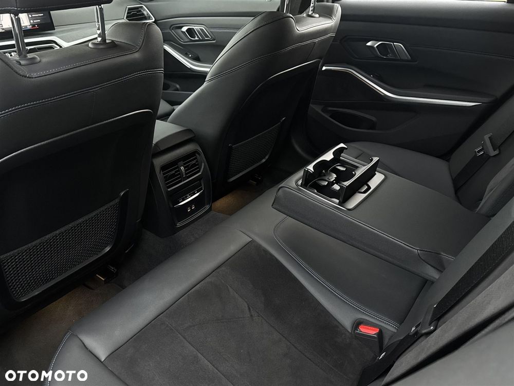 BMW Seria 3 320d xDrive - 22