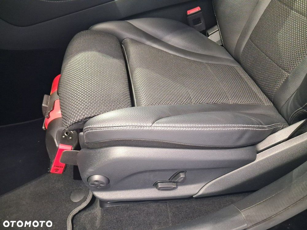 Mercedes-Benz GLC - 12