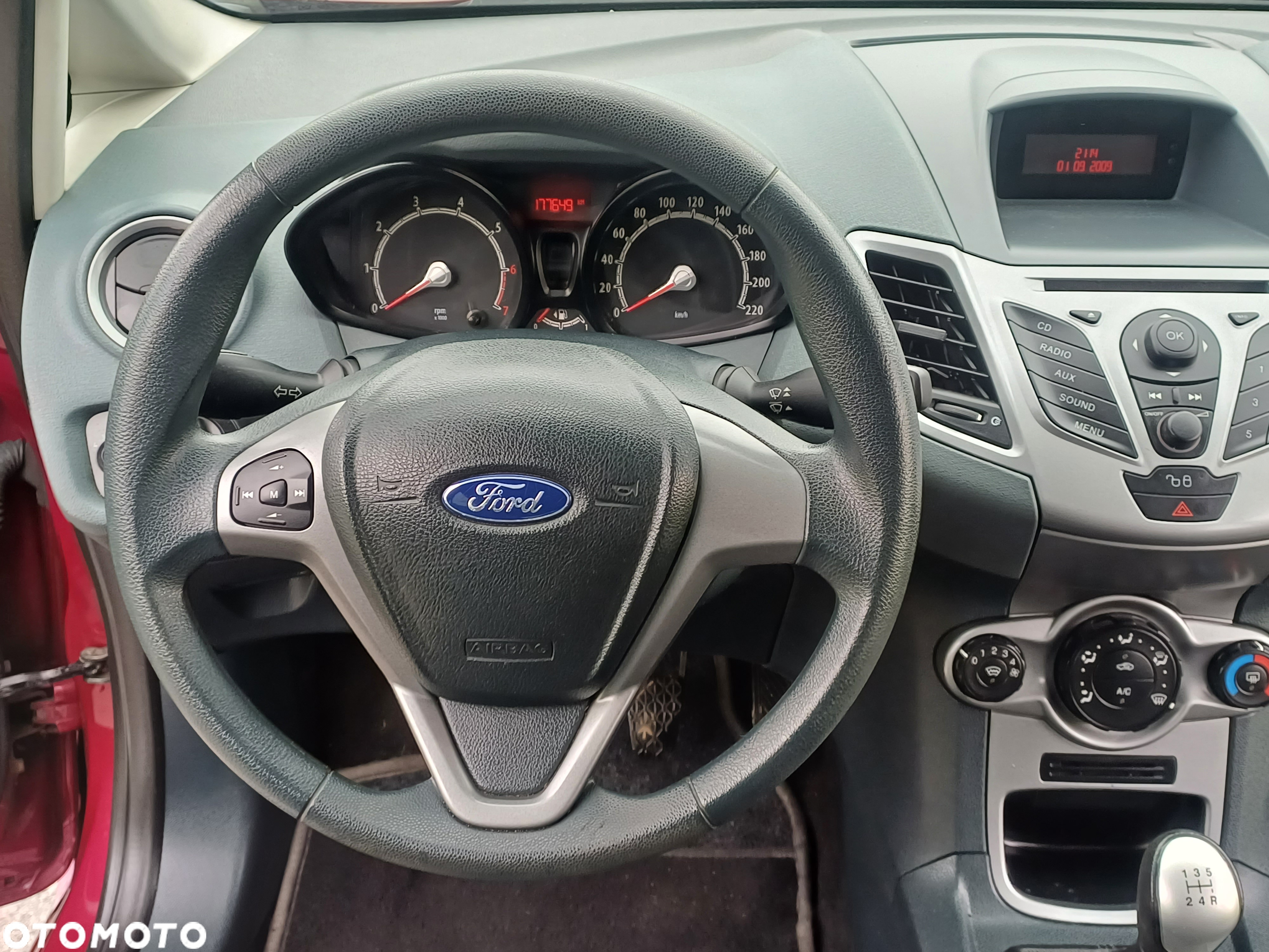 Ford Fiesta 1.4 Ghia - 25