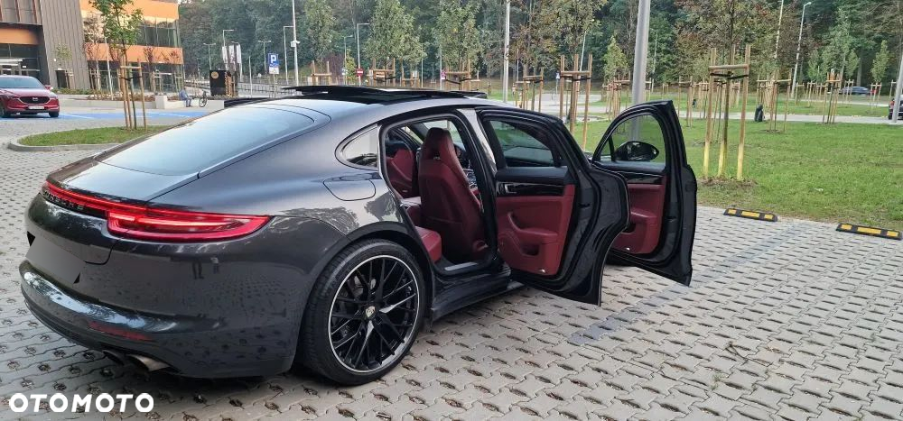 Porsche Panamera 4S - 12