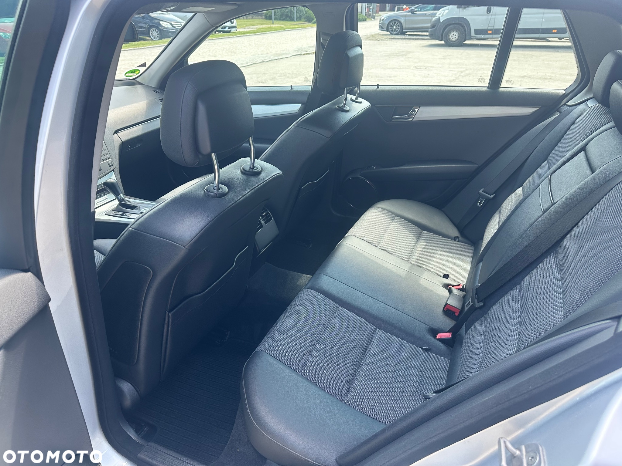Mercedes-Benz Klasa C 180 T CGI Automatik BlueEFFICIENCY Avantgarde - 25
