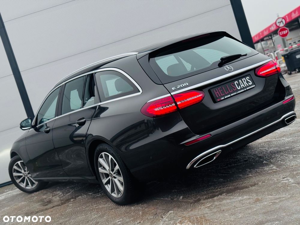 Mercedes-Benz Klasa E 200 9G-TRONIC Exclusive - 4