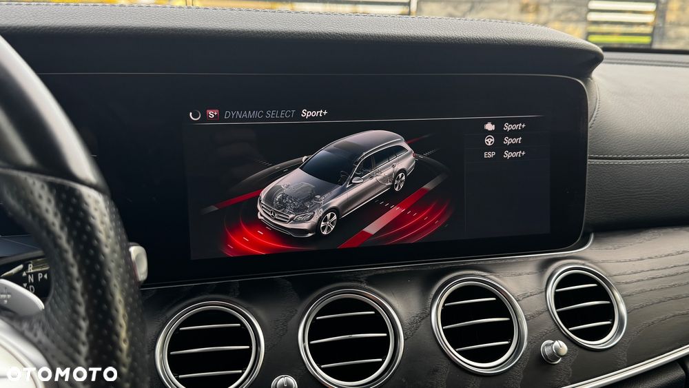 Mercedes-Benz Klasa E 220 d 4-Matic 9G-TRONIC - 30