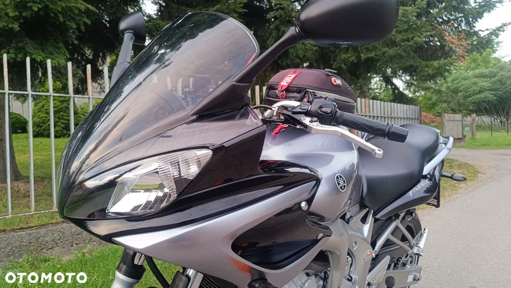 Yamaha FZ - 11