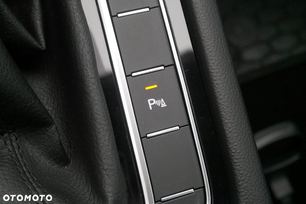Volkswagen Passat Variant 2.0 TSI Business DSG - 18