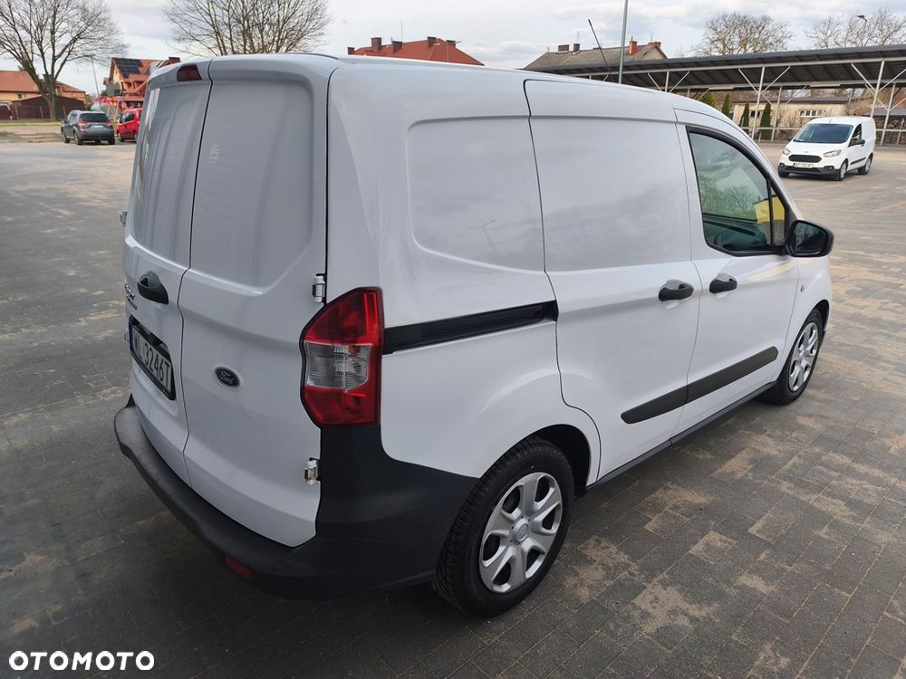 Ford Transit Courier - 10